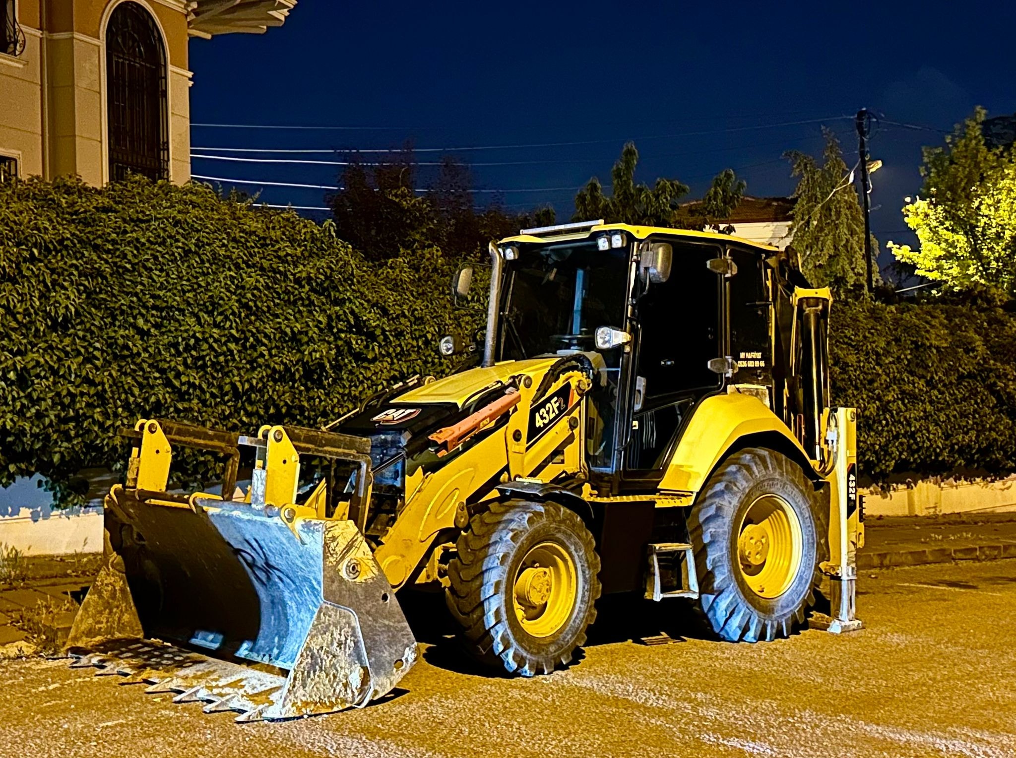 CAT 432F – Gece Görünümü